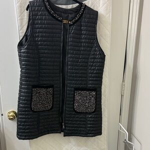 Elegant Black Sleeveless Vest with Embellished Pockets